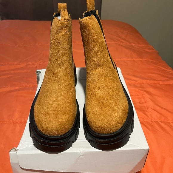 Boots - Picture 6 of 6